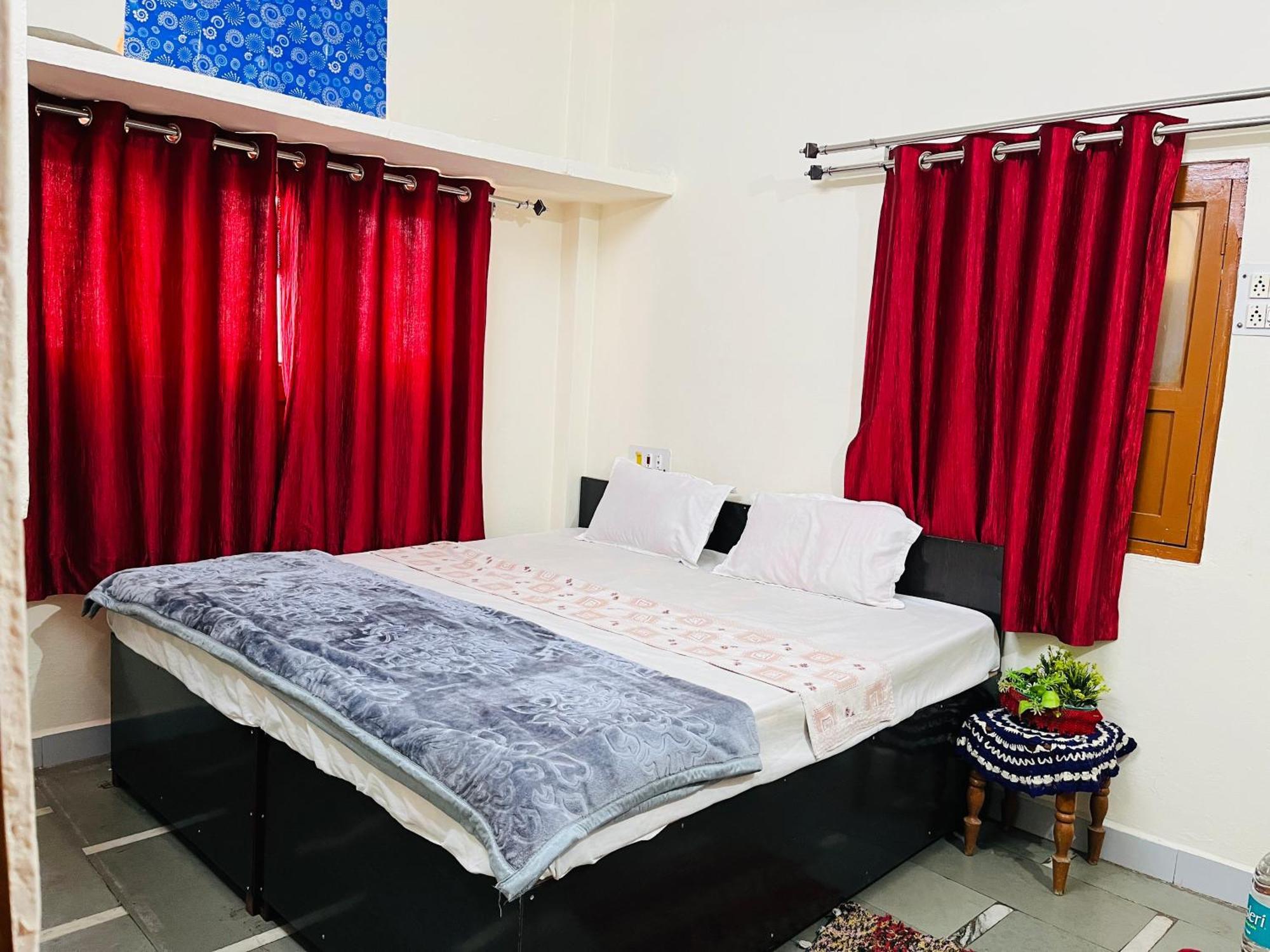 Tiwari G Home Stay Уджайн Екстериор снимка
