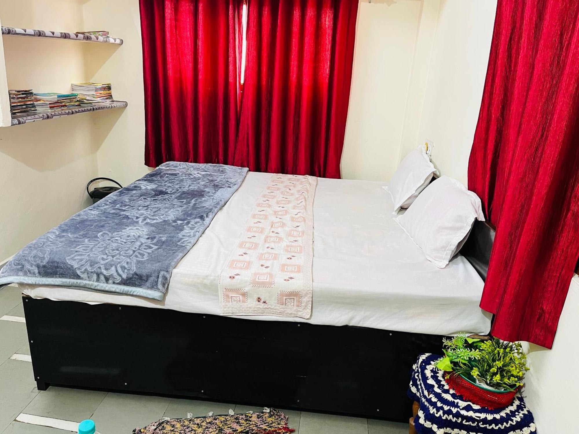 Tiwari G Home Stay Уджайн Екстериор снимка