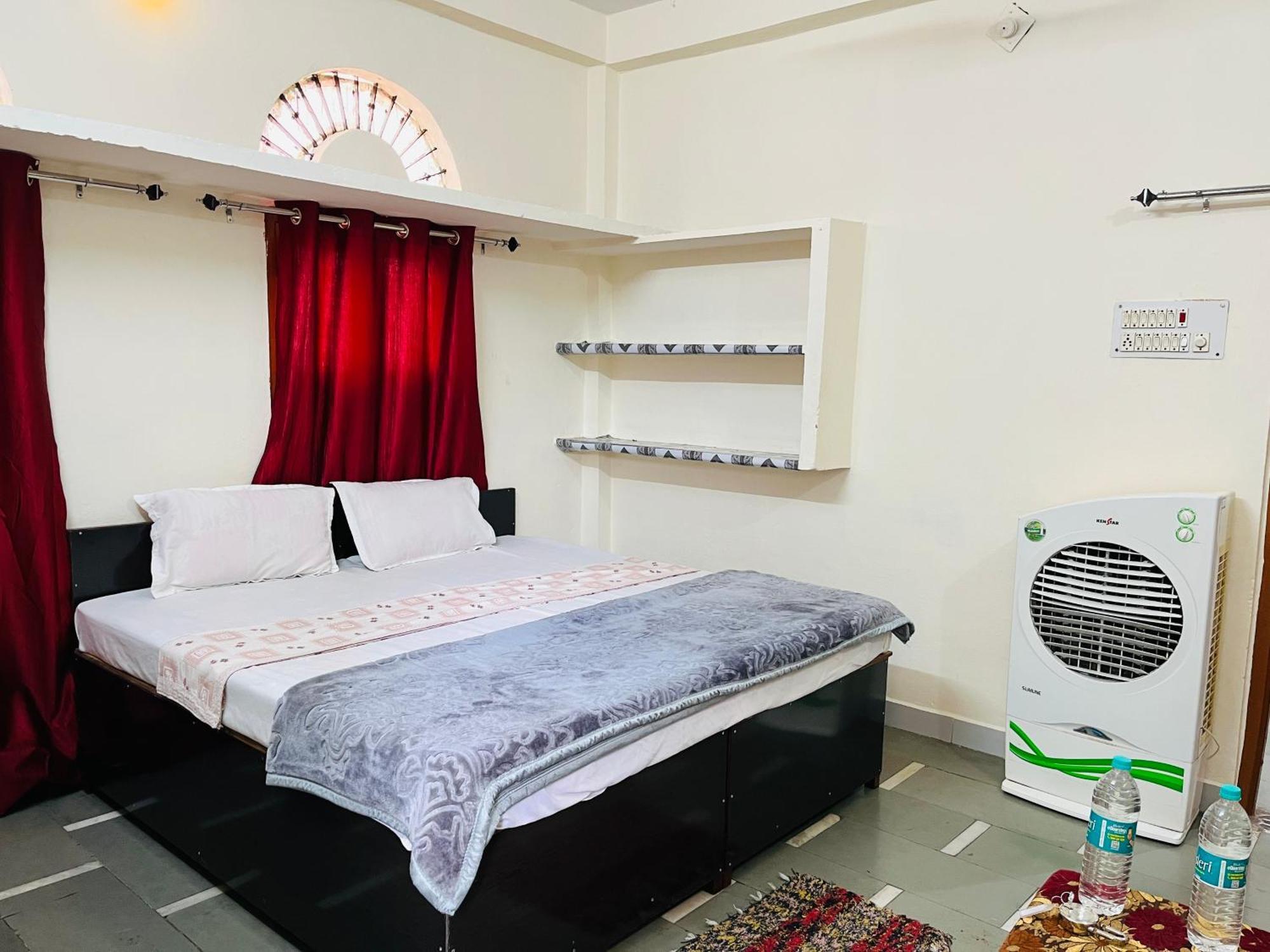 Tiwari G Home Stay Уджайн Екстериор снимка