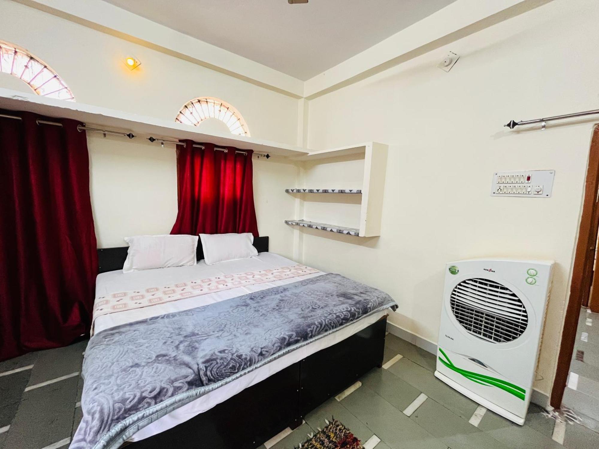 Tiwari G Home Stay Уджайн Екстериор снимка
