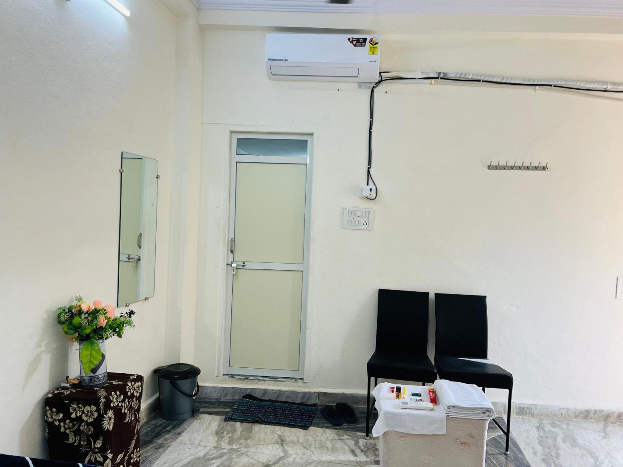 Tiwari G Home Stay Уджайн Екстериор снимка