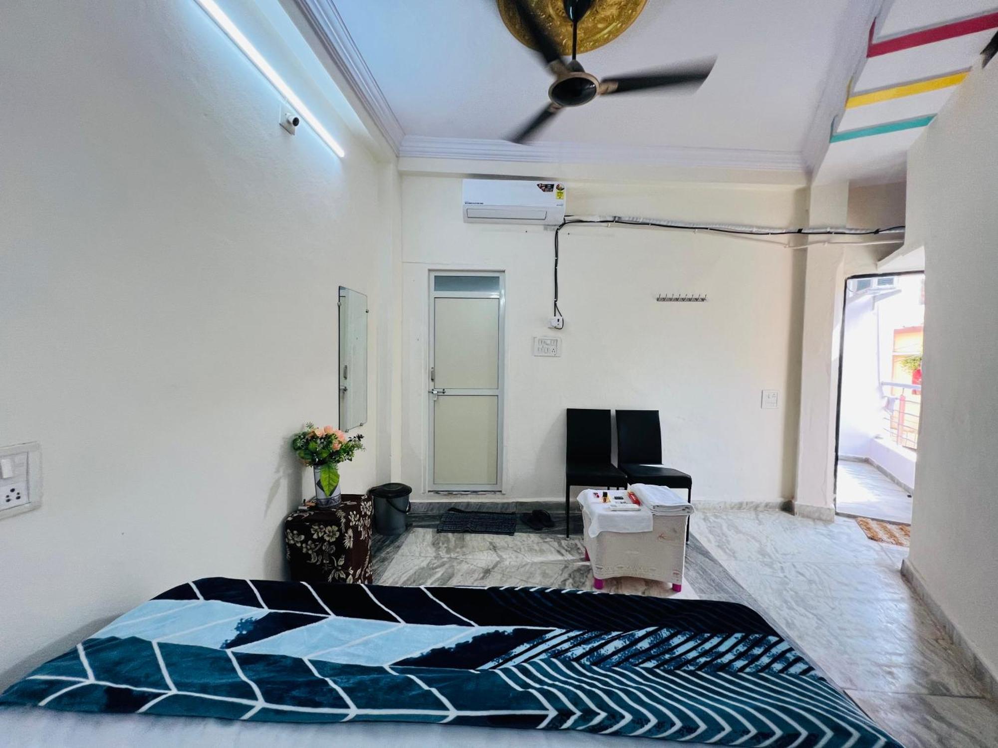 Tiwari G Home Stay Уджайн Екстериор снимка