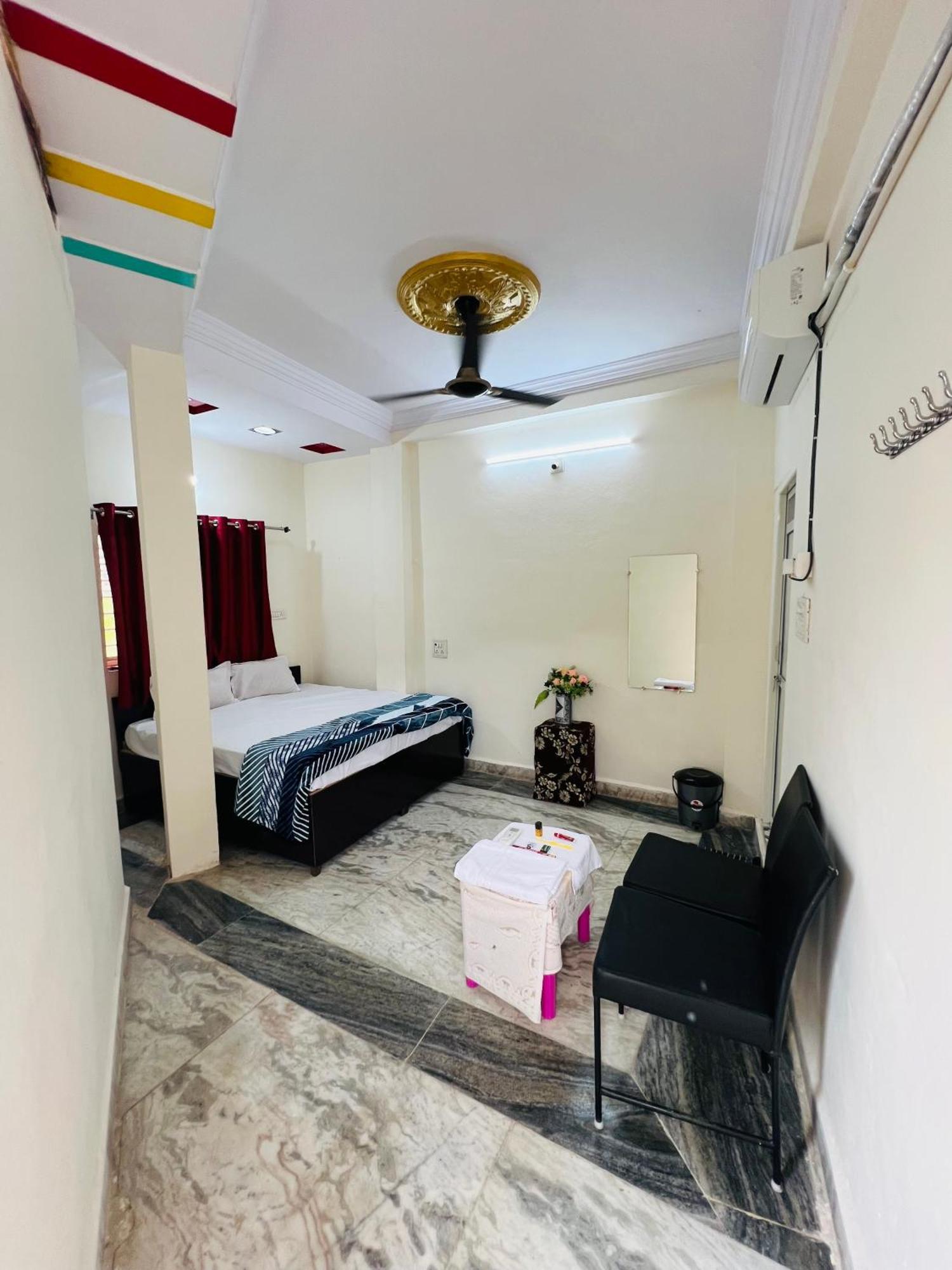 Tiwari G Home Stay Уджайн Екстериор снимка
