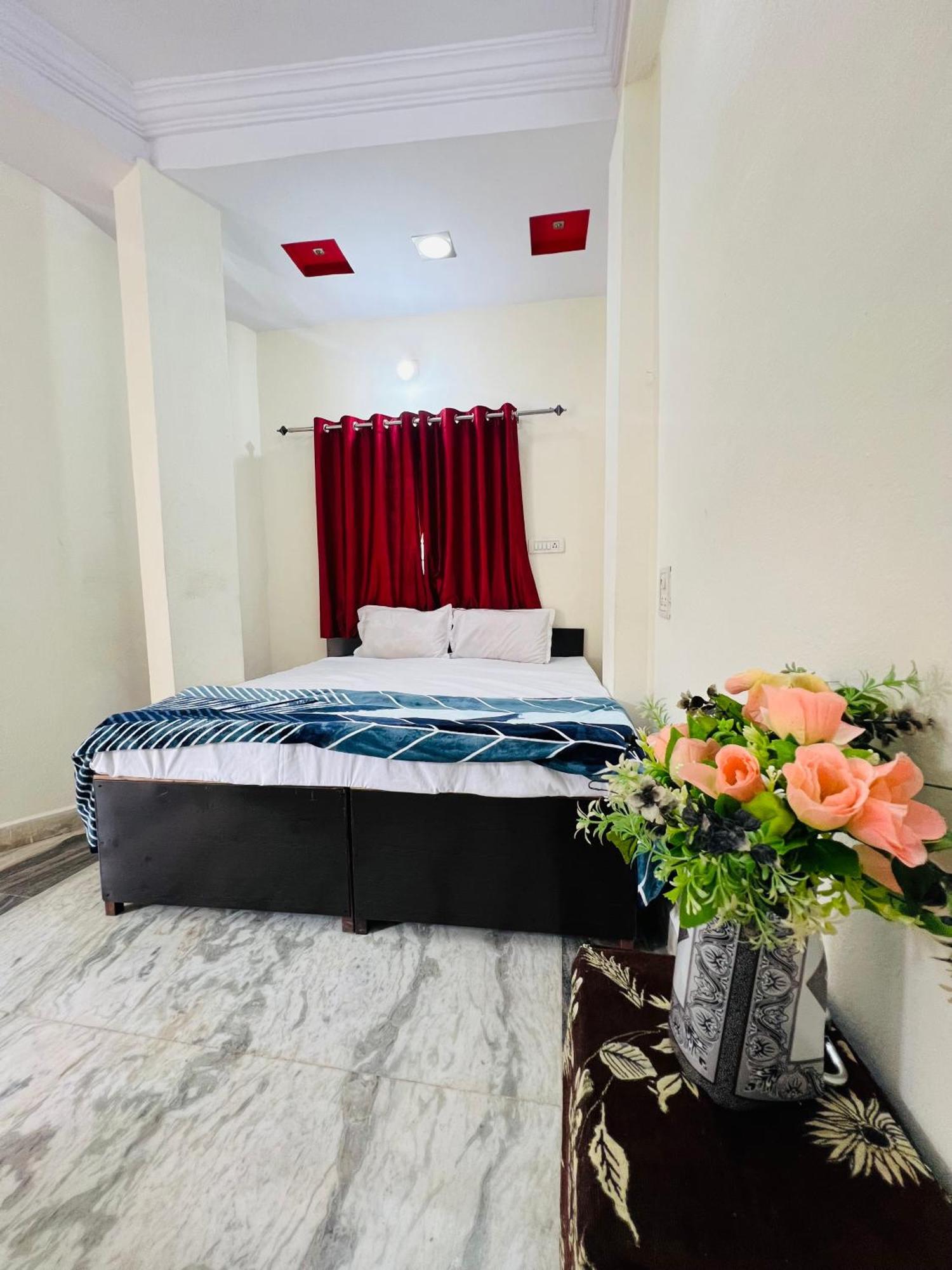Tiwari G Home Stay Уджайн Екстериор снимка