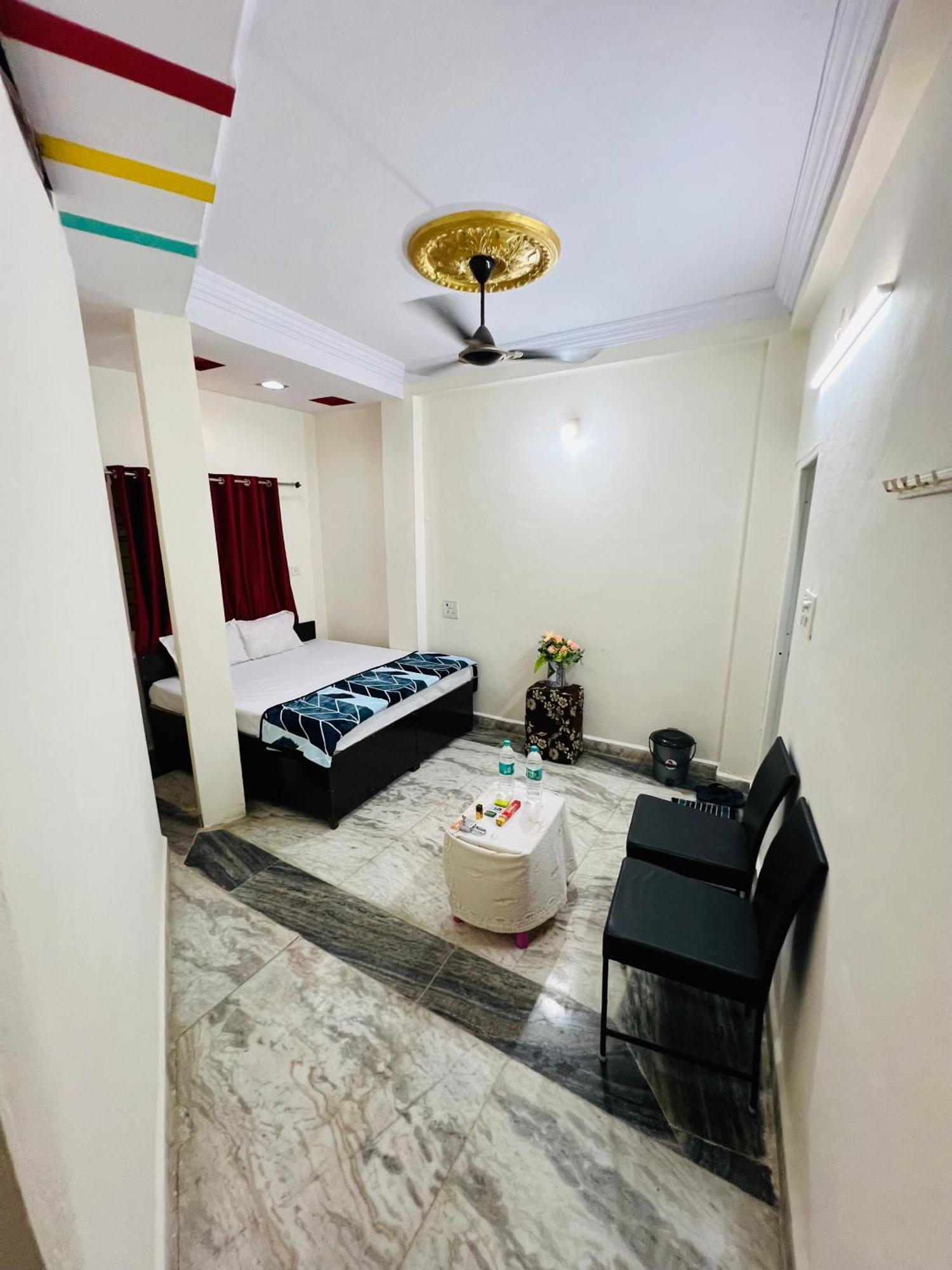 Tiwari G Home Stay Уджайн Екстериор снимка